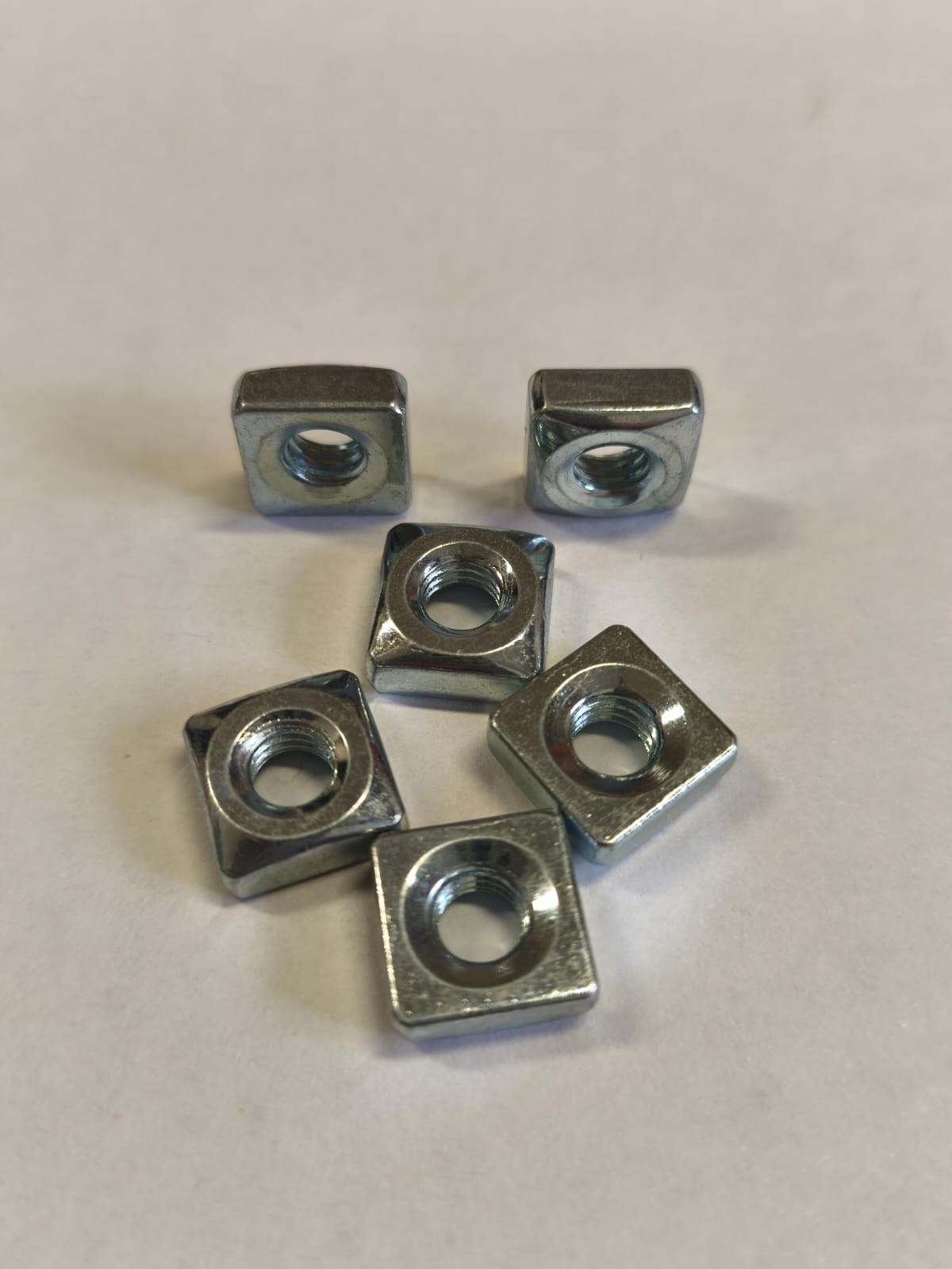 Гайка 251087 М6 квадратная цинк гайка 251087 п29 м6 квадратная в интернет-магазине НМК